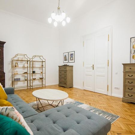 Unique Experience At Rimanoczy Palace Oradea Exterior foto