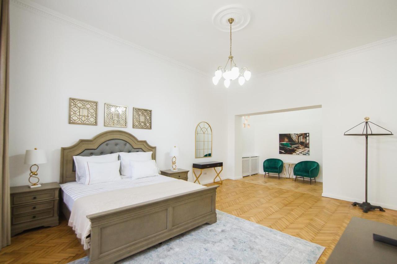 Unique Experience At Rimanoczy Palace Oradea Exterior foto