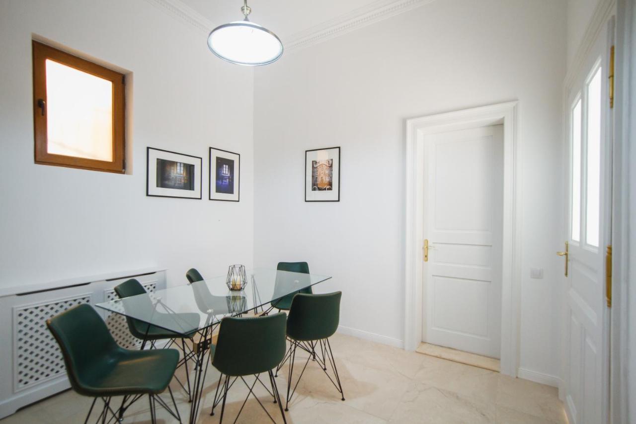 Unique Experience At Rimanoczy Palace Oradea Exterior foto