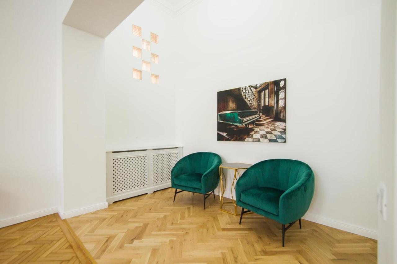 Unique Experience At Rimanoczy Palace Oradea Exterior foto